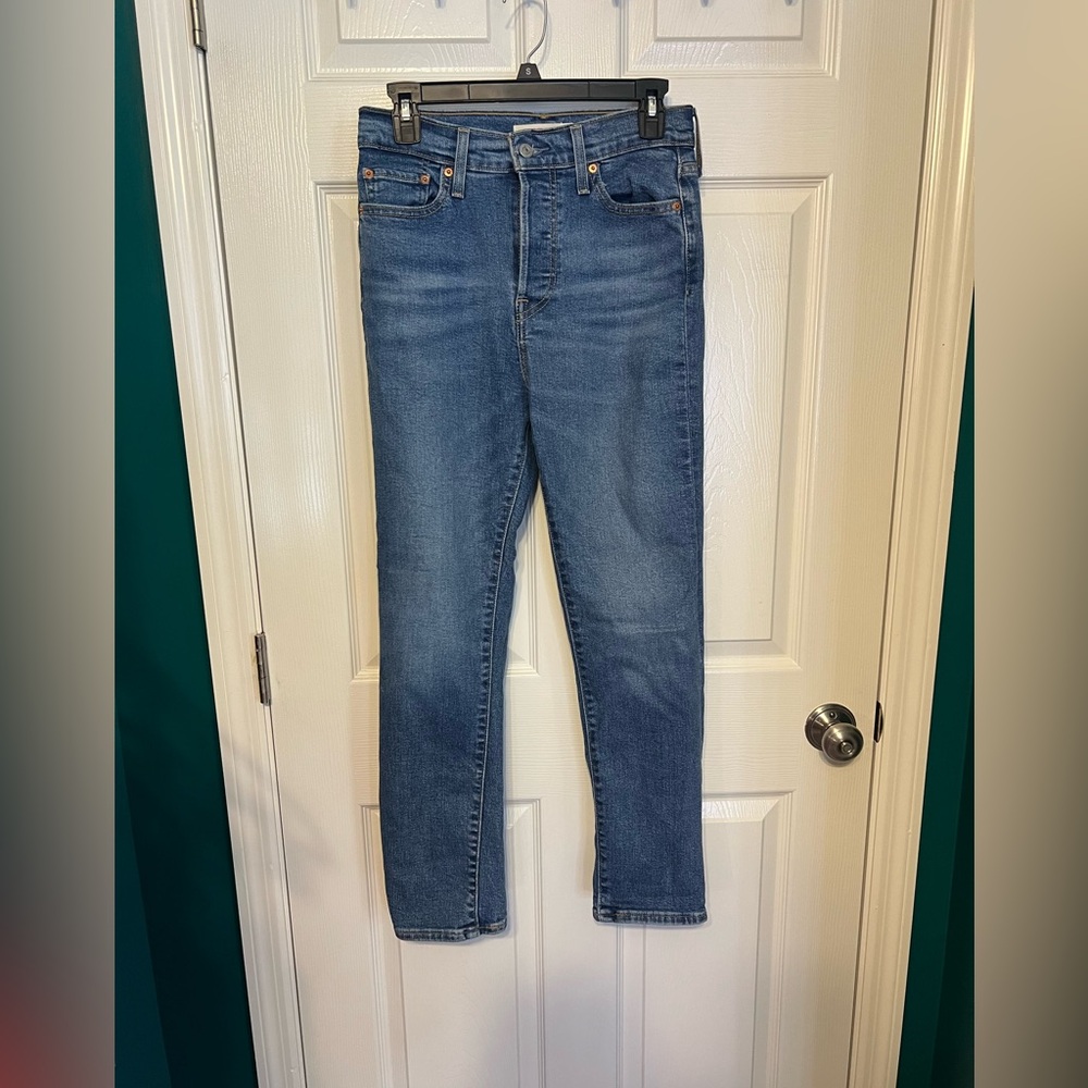 Levi’s straight leg jeans